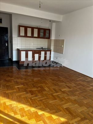 Izdavanje Obrenovac Nemanjina 40m2 + garaza