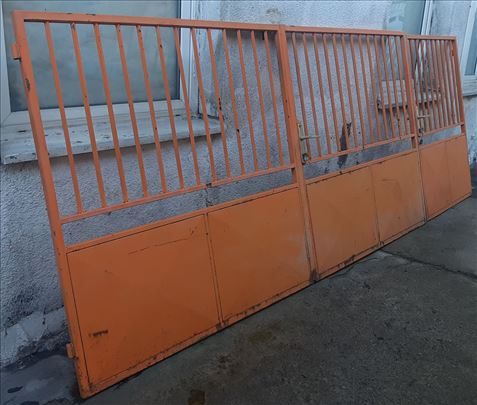 Kolska kapija i kapija za ulaz ljudi i ograda