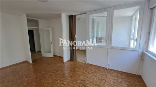 Luke Vojvodića kod Dragulja prazan ,renoviran ,jed