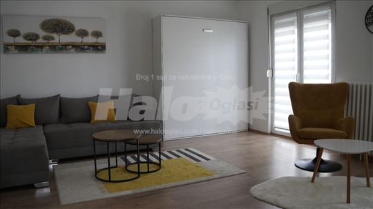 Novi Beograd,bl.61, svetao sa terasom 30m2