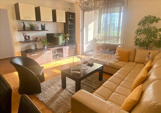 Panoramski pogled, 86 m², Blok 64