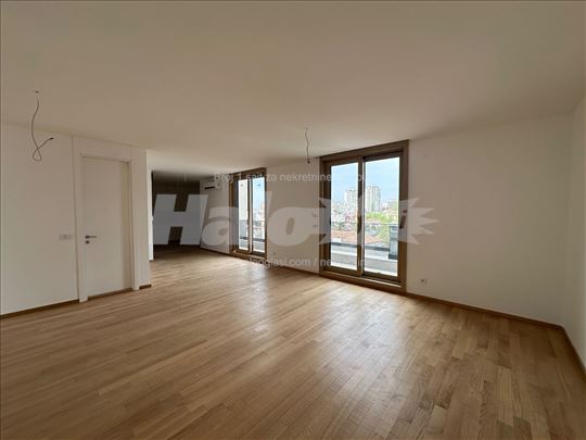 Penthouse 119m2 + oko 100m2 krovne terase