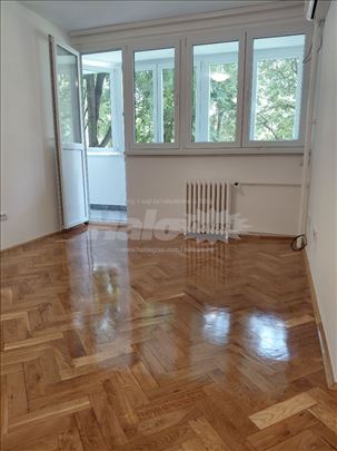 STARI MERKATOR, kompletno renoviran stan za izdav 