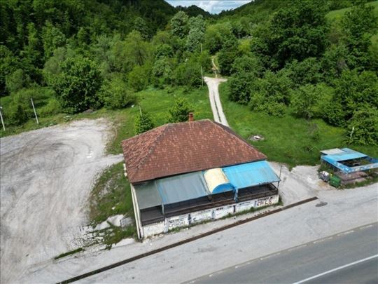 Ugostiteljski lokal + 35 ari građevinskog zemljišt