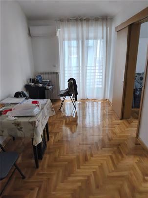 Uknjižen lep,sređen stan 064-136-4114