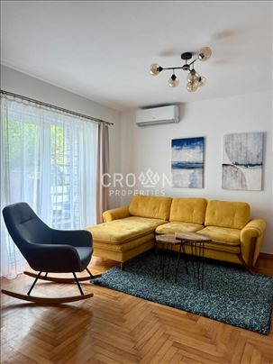 Unikatan stan sa džinovskom terasom (75m²), Bogosl
