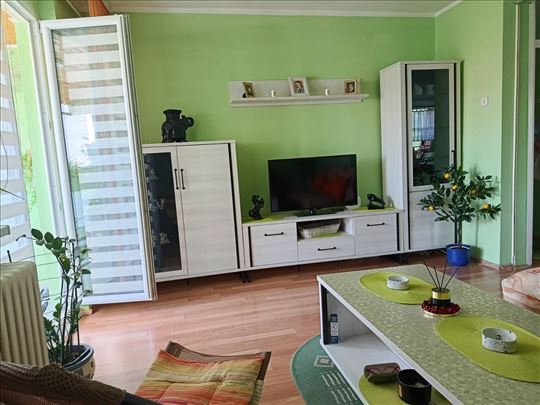 Beočin 3,5 stan 74m2 top lokacija Hitno