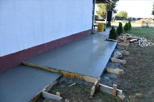Betonaža dvorišta i staza