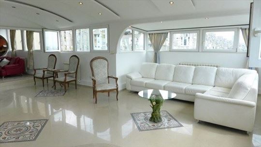 Blok 61, 200m2, duplex, dve spavaće sobe, terasa