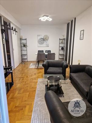 Centar – Namešten dvosoban stan 56m² sa garažom i 