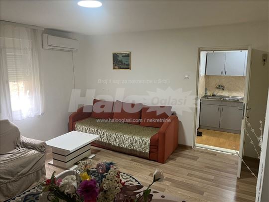Izdajem kuću u Resniku