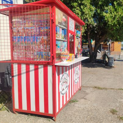 Prodajem lep očuvan kiosk za kokice