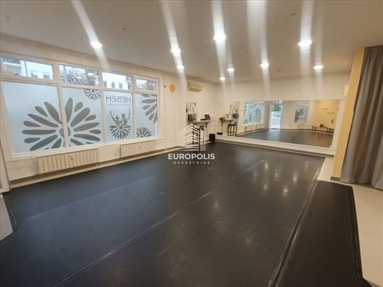 Višenamenski lokal sa izlogom – Železnik, 63m²