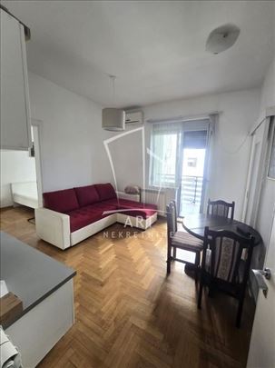 Banovo brdo, pet friendly stan u zgradi sa obezbeđ