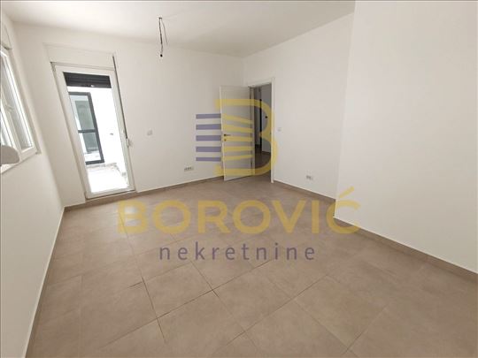 Dušanovac, 104m2, dvorište, može i za poslovni pro