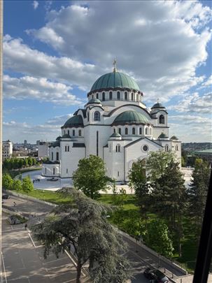 Dvosoban stan na Vracaru sa pogledom na Hram