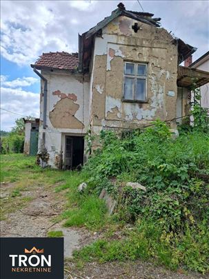 Građevinski plac 1,28a na 900m od centra