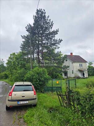 Idealna vikendica, 50ari, voda, struja, asfalt