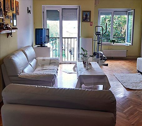Vlasnik – Trosoban stan 83m² sa parkingom, Centar 