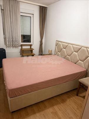 Izdaje se stan na 6 meseci!