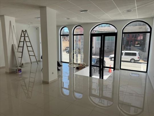 Lokal za izdavanje 140 m² u širem centru Kragujevc
