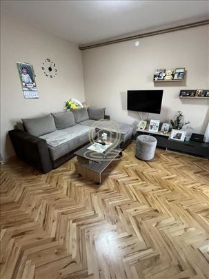 Na prodaju trosoban stan 106 m², Aerodrom, Kraguje
