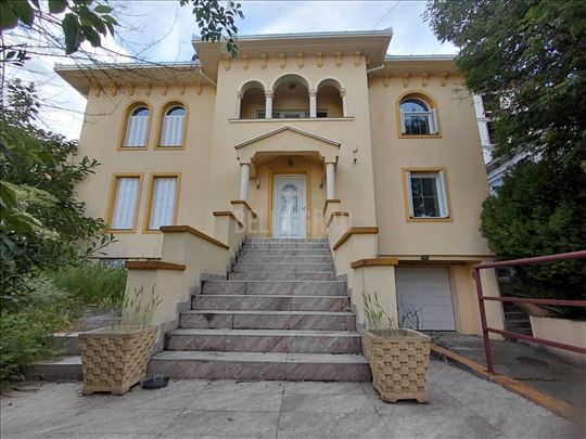 Zvezdara, vila sa zasebnim placem
