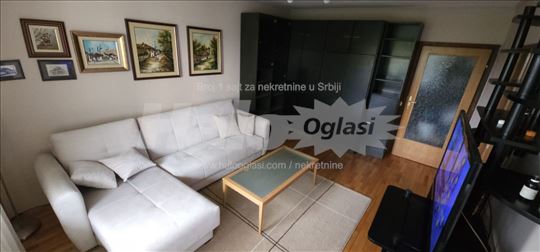 Namešten, okrečen, odličan stan na duži period