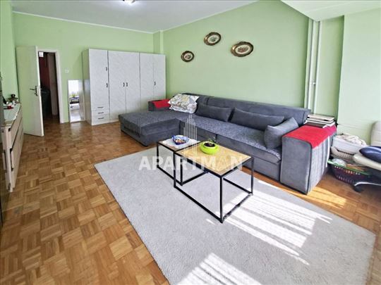 Funkcionalan 2.5 na sjajnoj lokaciji, blok 19A ID#
