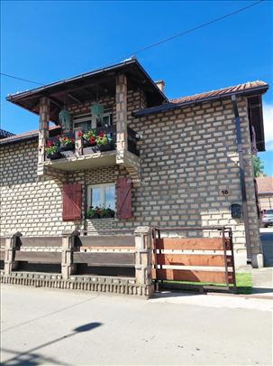 Prelepa kuća u Mladenovcu po ceni od 1000 EUR/m2
