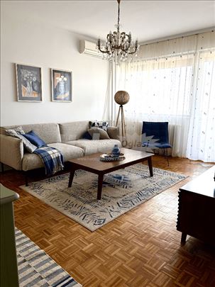 Prostran, sunčan, pogled na reku - move-in-ready