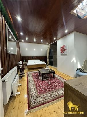 Sremska Mitrovica, Stan, 7, 278,00m2