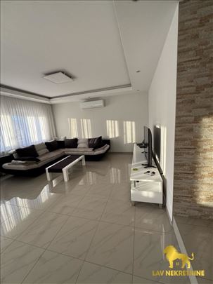 Sremski Karlovci, Kuća, 10, 450,00m2