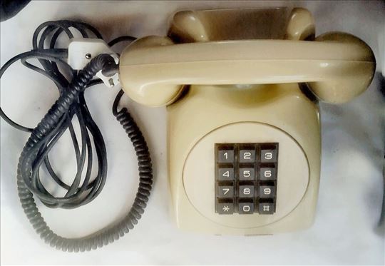 Stari fiksni telefon Ei Niš.