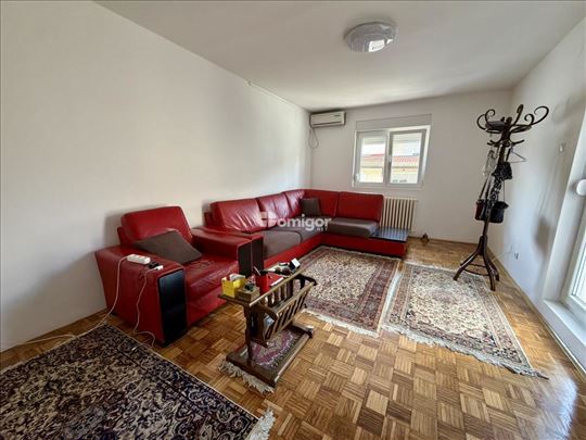 Bežanijska kosa 1 | 201 m² | Kuća u nizu sa dvoriš