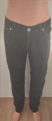 Crne somotske pantalone Vel 33
