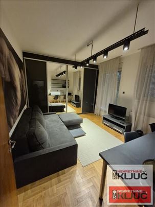 Garsonjera u Grbavici, Novi Sad, 27 m²-ODMAH Uselj