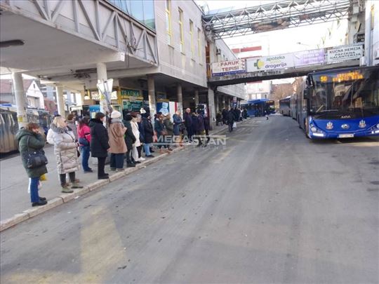 Kod okretnice u Bul. kralja Aleksandra, sa dva izl