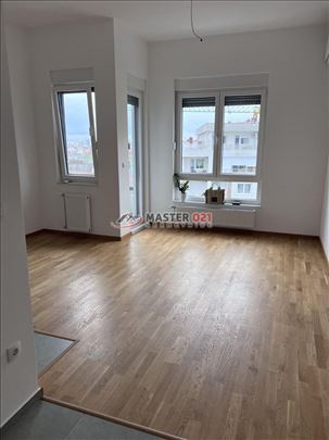 Nenameštena veća garsonjera 30m2 - Avenija Garden