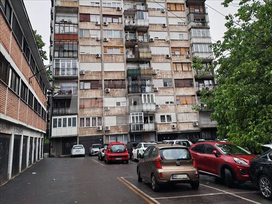 Odličan stan na super lokaciji – Vukov spomenik