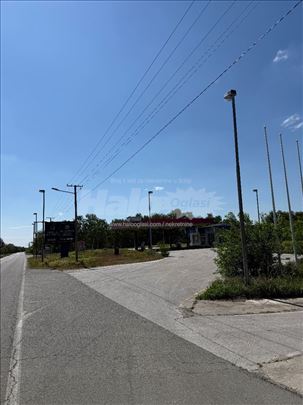 Plac sa benzinskom pumpom u Kelebiji