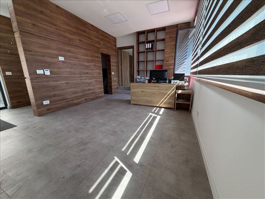 Poslovni prostor 80 m², Zemun, 2 Garažna mesta!!!