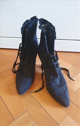 Stuart Weitzman kratke cizmice