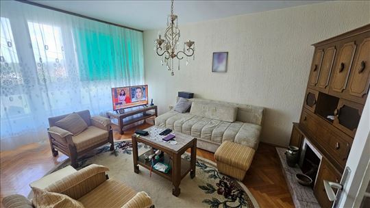 Trosoban stan kod Doma zdravlja u Nišu