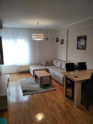 Jednoisoban kod teničke škole -Bul. kralja Petra I