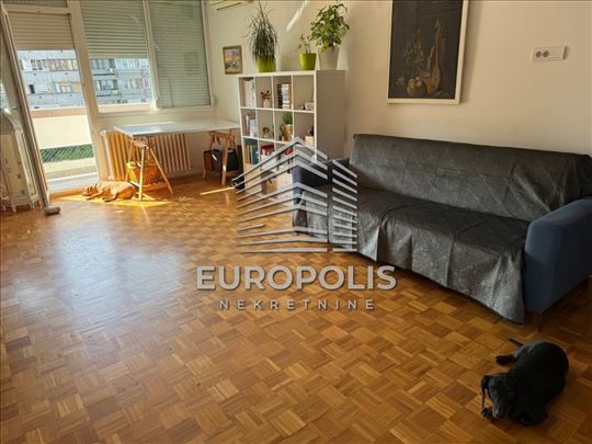 Moderan, renoviran stan u naselju Sava Kovačević