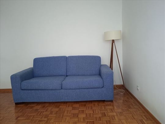 Trosed na razvlačenje 200x90 - očuvan i praktičan