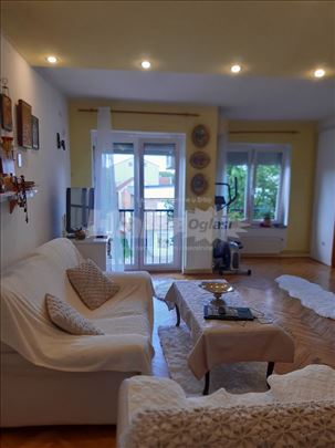 Vlasnik – Trosoban stan 83m2, Centar