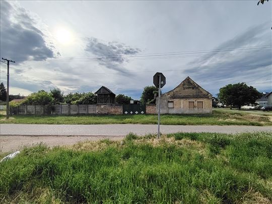 Građevinski plac velikog potencijala u Starčevu
