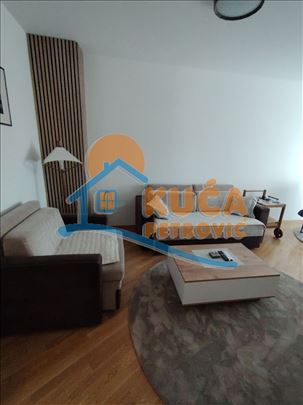 Izdaje se stan na Bulevaru Nemanjića